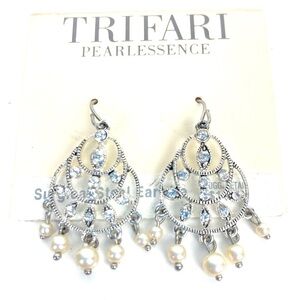 NWT * TRIFARI Crystal and Pearl Drop Earrings